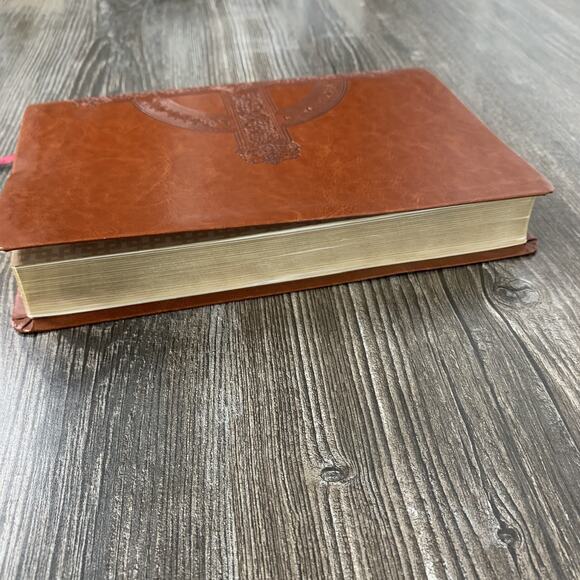 Tyndale Slimline Holy Bible Large Print NLT Cross LeatherLike New Living Transla - Picture 3 of 13